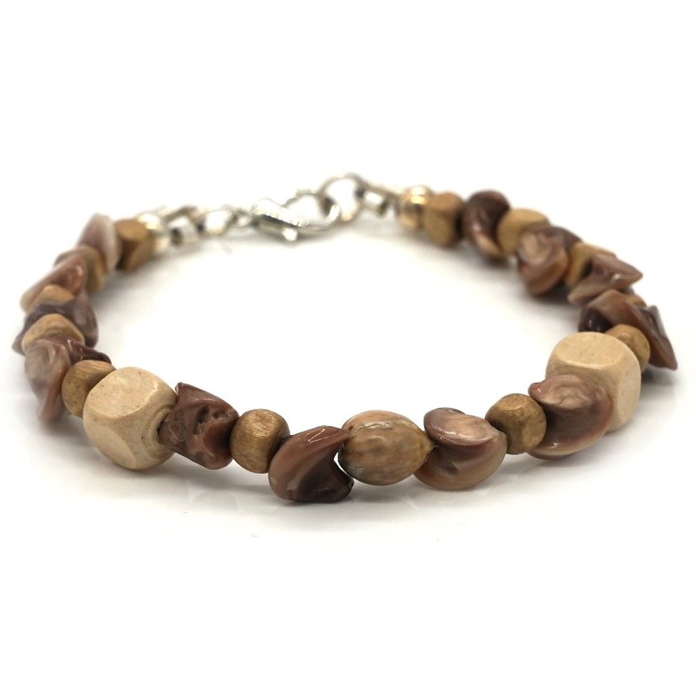 Bracelet with Agate stones and lobster clasp.